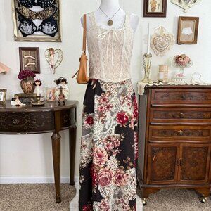 Vintage 90’s romantic dainty whimsical floral and lace print maxi skirt